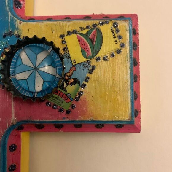 Hand-painted wooden cross folk art bottle cap decopage - Picture 3 of 8